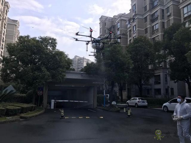 無人機戰(zhàn)&ldquo;疫&rdquo;：莊稼衛(wèi)士變身防疫消殺能手