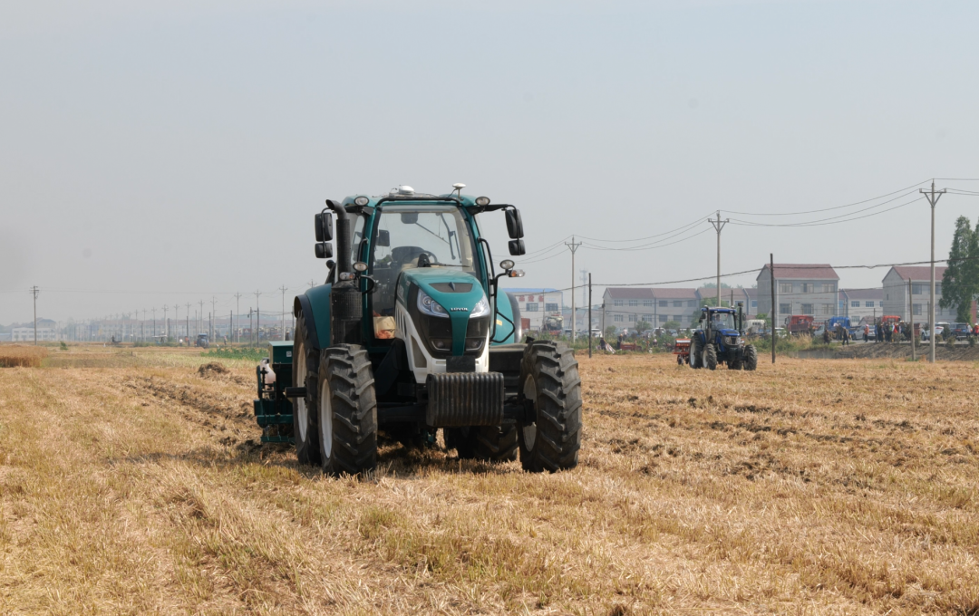 濰柴雷沃無人農(nóng)機亮相湖北奏響科技農(nóng)業(yè)新樂章